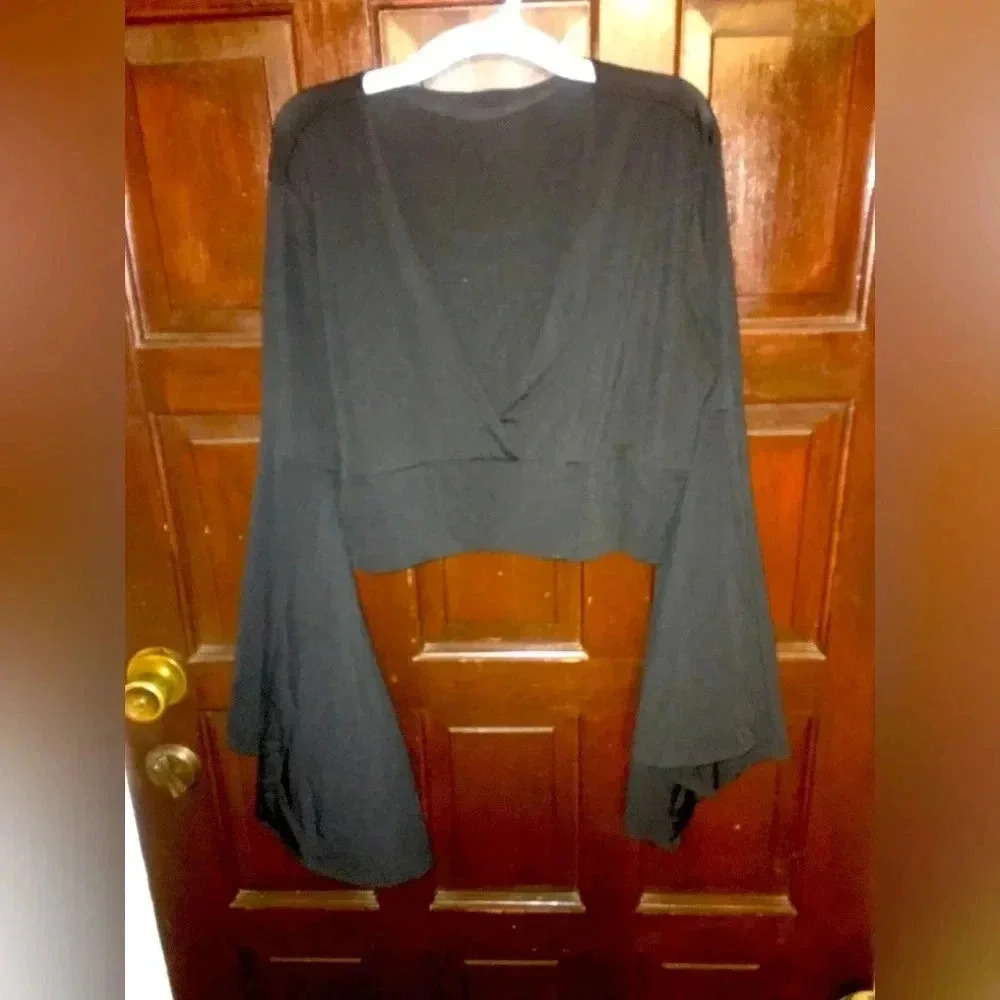 JR Plus Low Neck, flared sleeve, cropped top NWOT XL​​​